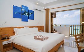 Luau Beach Inn, Maldives